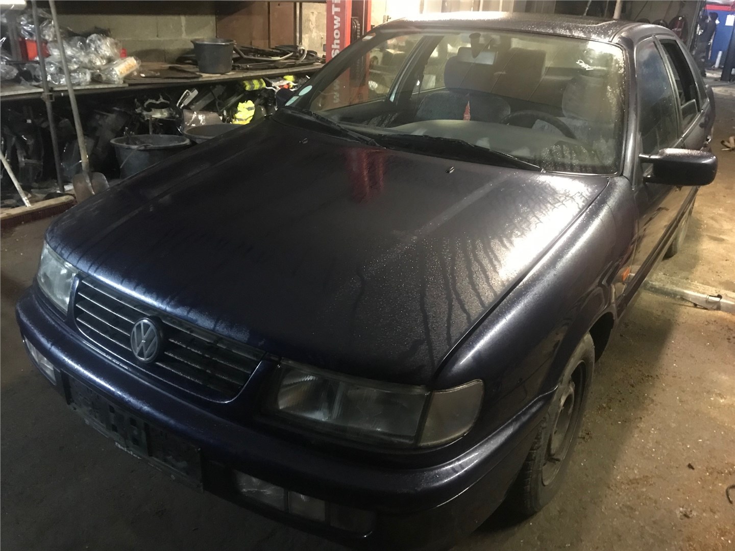 Ручка двери передней наружная левая б/у для Volkswagen Passat B4 (35i)  1993-1997. Авторазбор - запчасти для иномарок, автозапчасти