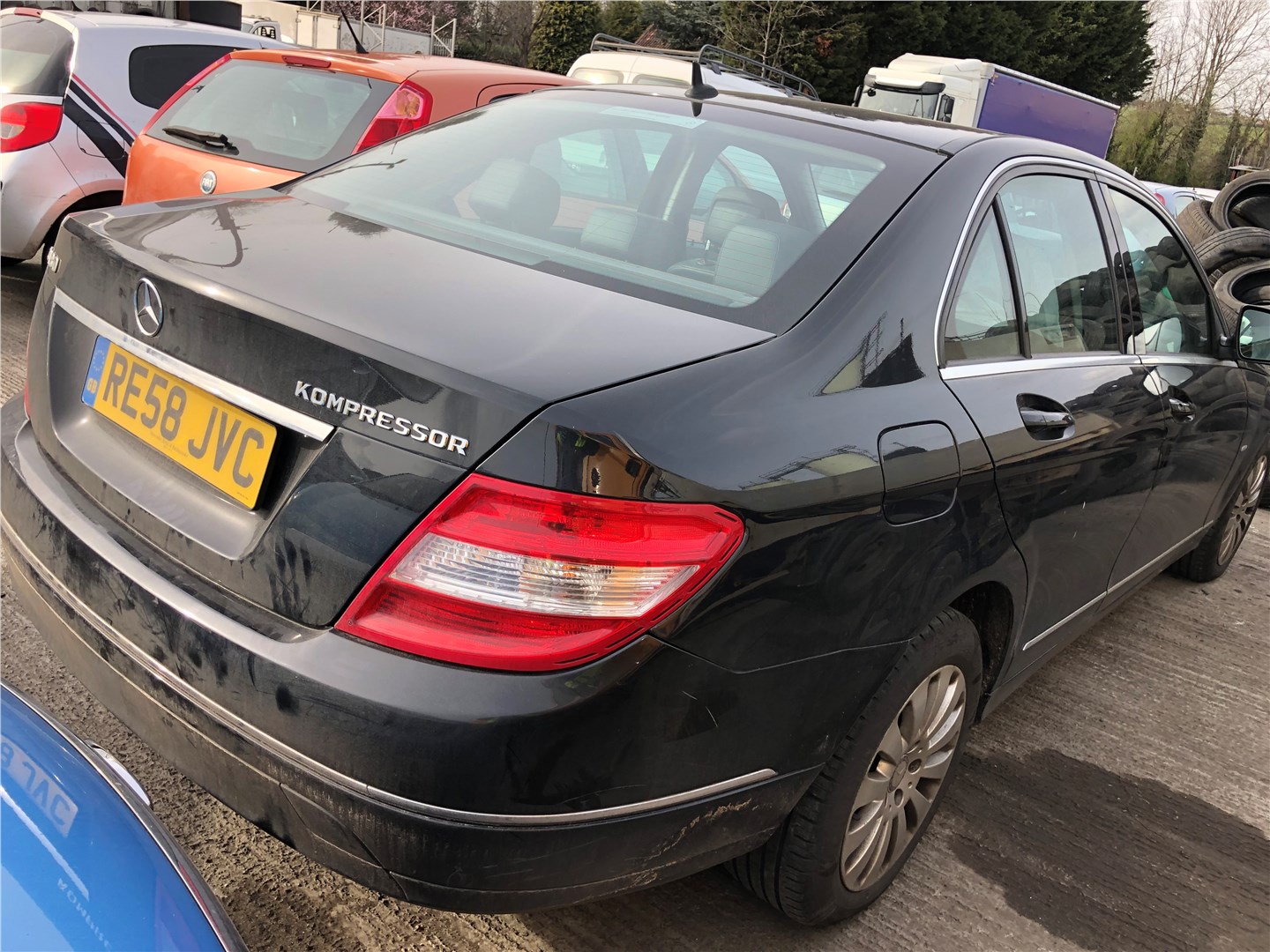 Заглушка буксировочного крюка б/у для Mercedes-Benz C-Class 3 (W204) 2007-2014.  Авторазбор - запчасти для иномарок, автозапчасти