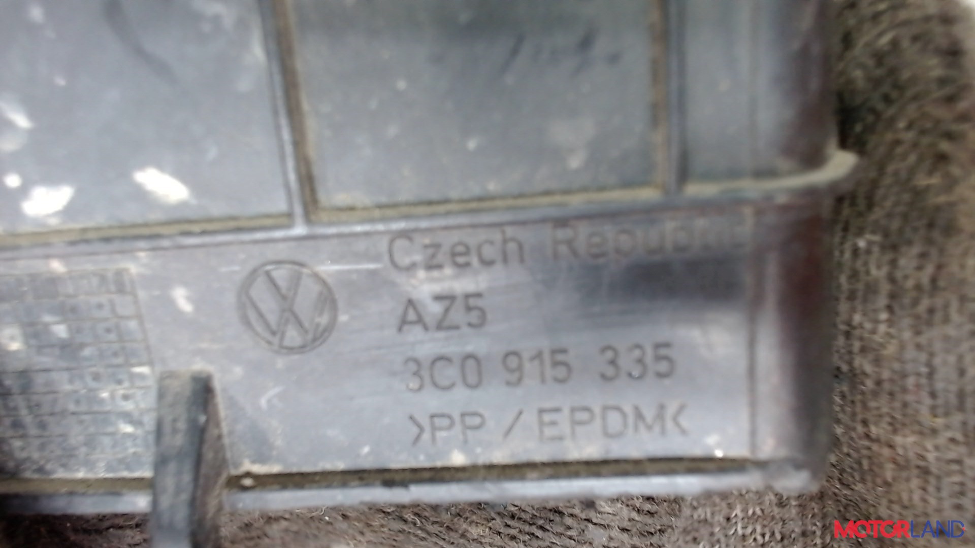 Кожух аккумулятора Volkswagen Passat 7 2010-2015 1.6 л. 2012 CAYC б/у #3