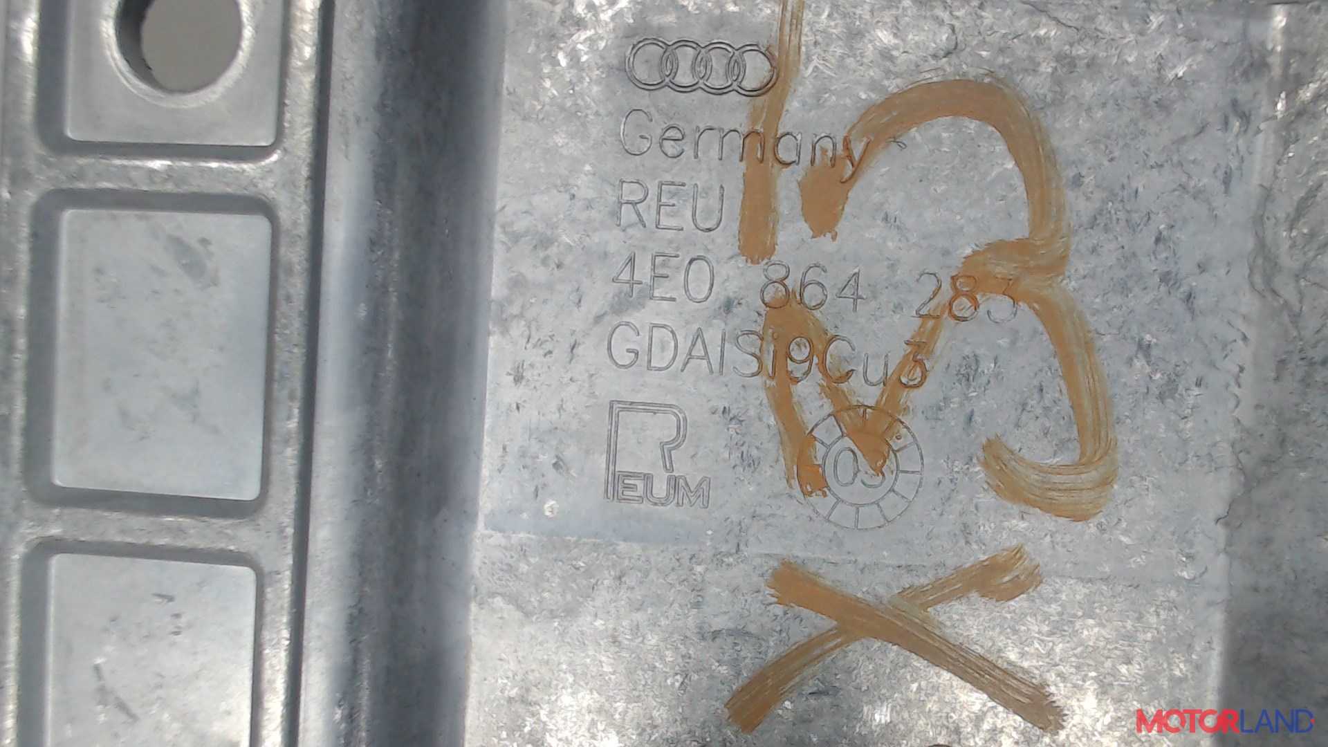 Кронштейн подлокотника Audi A8 (D3) 2002-2005 4.2 л. 2004 BFM б/у #3