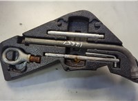 7L0012113A Набор инструментов штатный Volkswagen Touareg 2007-2010 20629711 #1