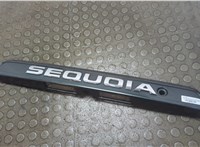 768010C040G0 Накладка крышки багажника (двери) Toyota Sequoia 2007-2022 21050442 #1