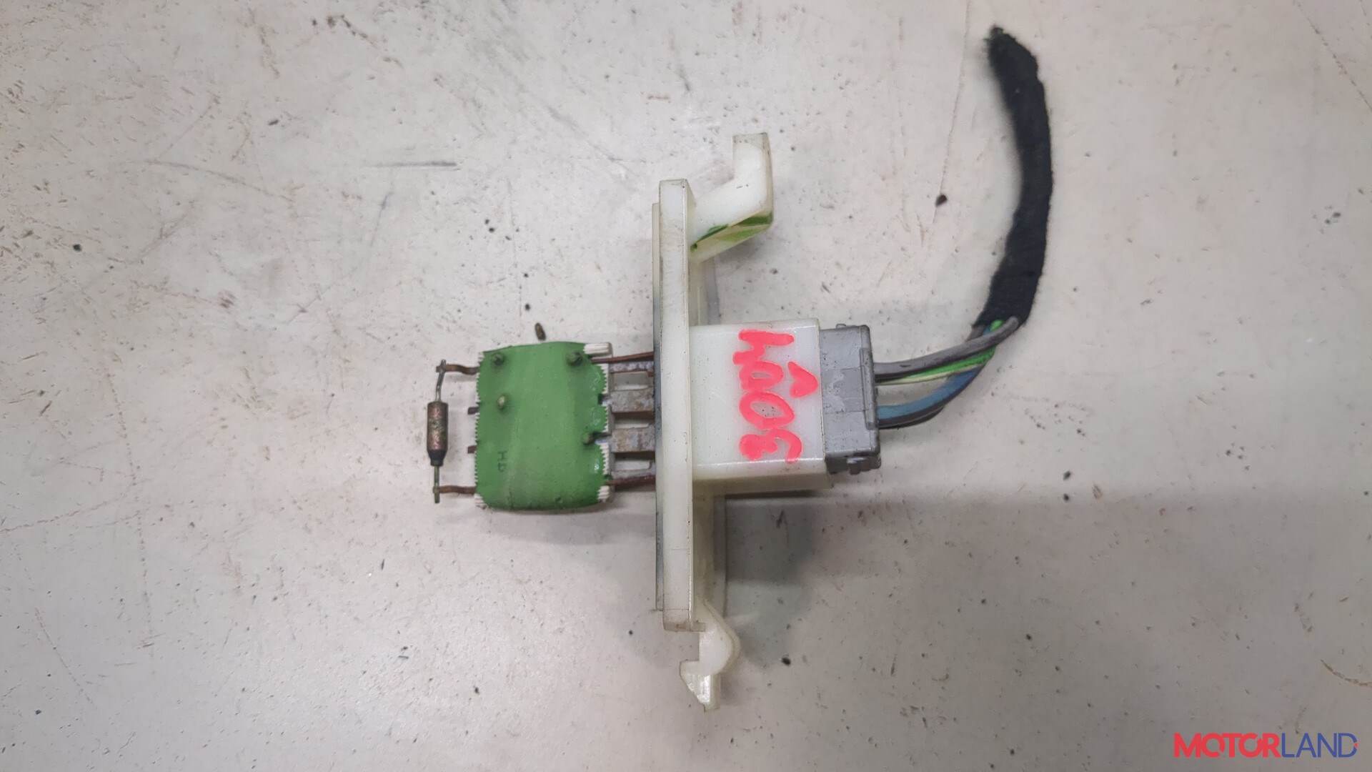 Как заменить резистор и предохранитель печки на автомобиле Форд Фокус 2