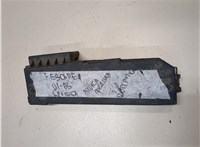  Крышка блока предохранителей Ford Escape 2001-2006 8710919 #1