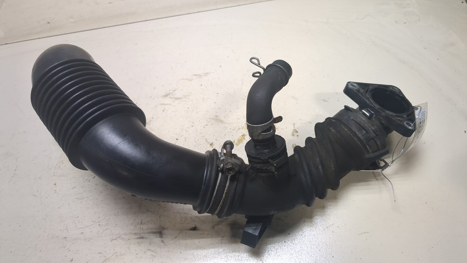 ПатрубоккорпусавоздушногофильтраToyotaUrbanCruiser,артикул9291983