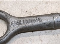 1T0805615 Крюк буксировочный Volkswagen Touran 2003-2006 9499666 #3