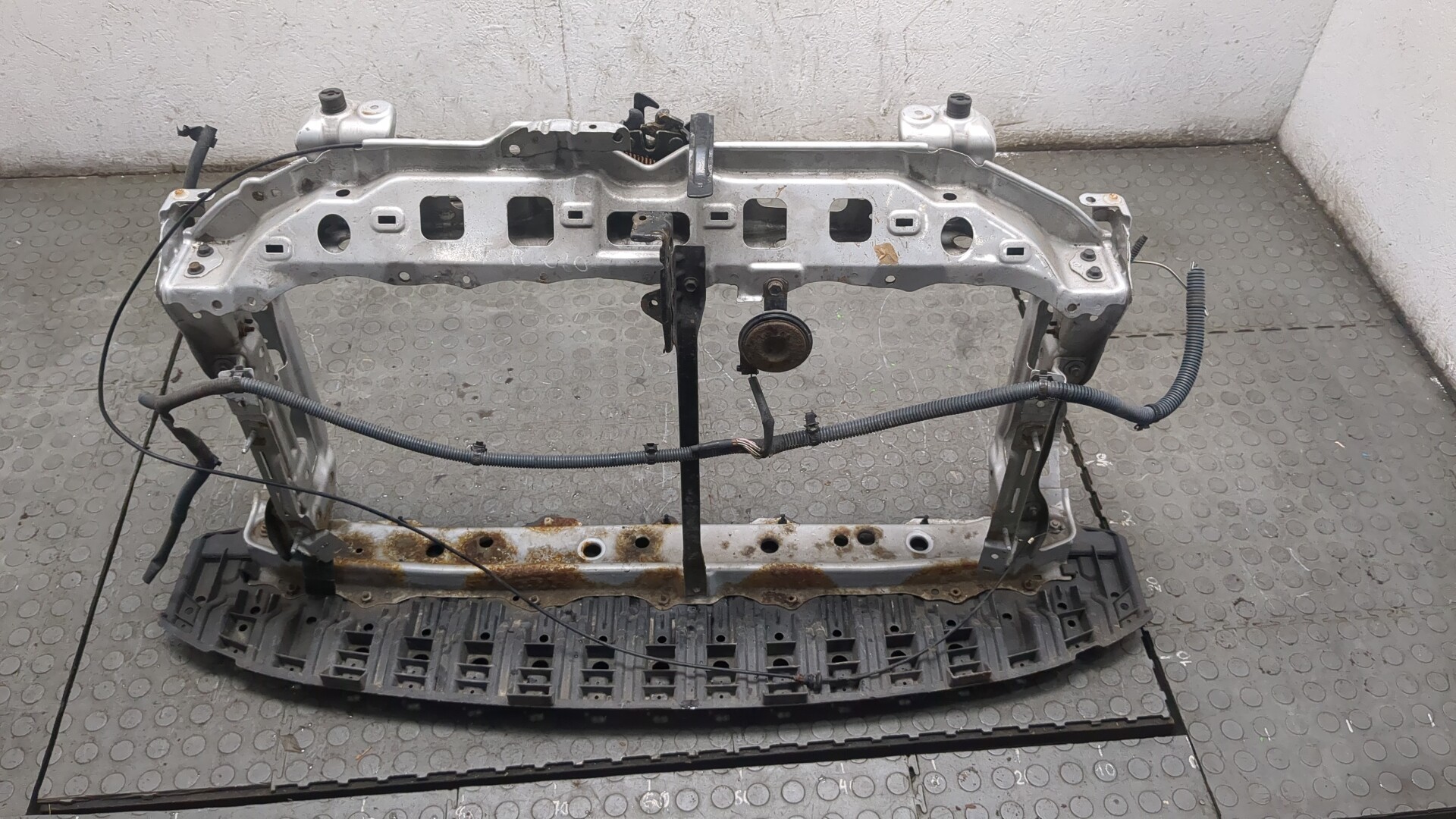 Рамкапередняя(телевизор)ToyotaUrbanCruiser,артикул20200450